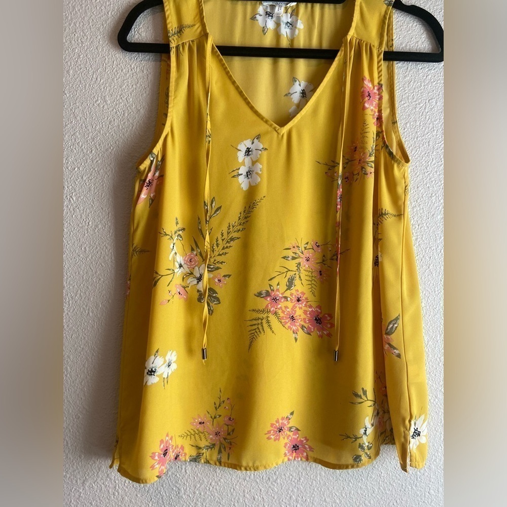 Maurices~Bright Yellow Floral Crepe Tunic Top~V-Neck w/Tie~Sleeveless~Size S